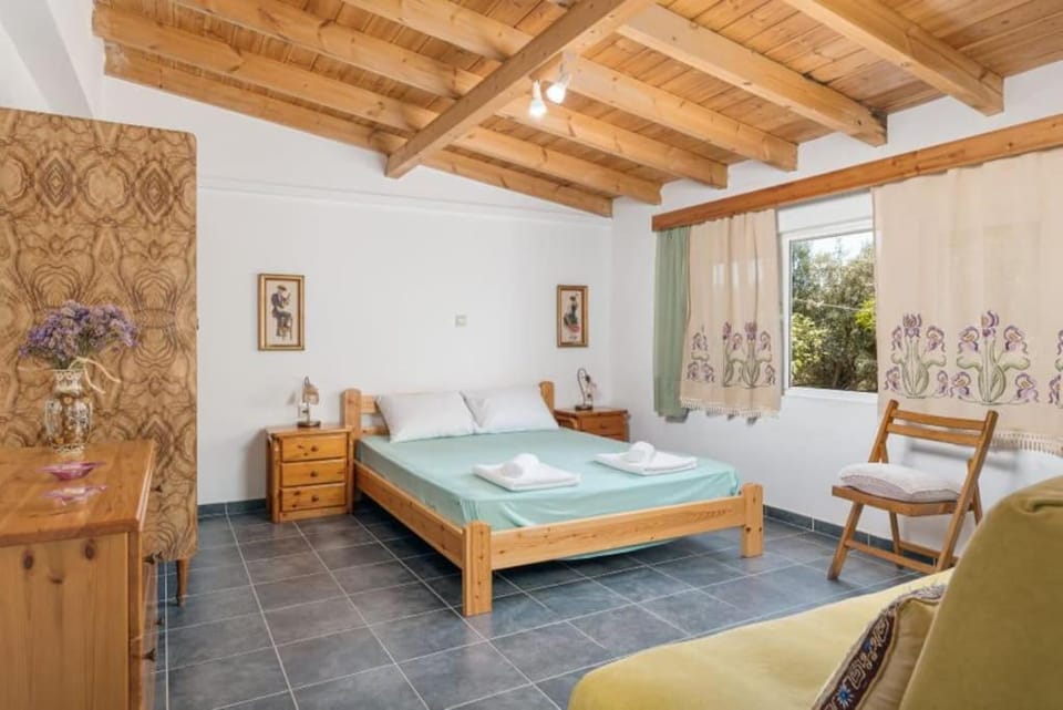 Beautiful cottage house at Mesokampos House in Samos, Greece