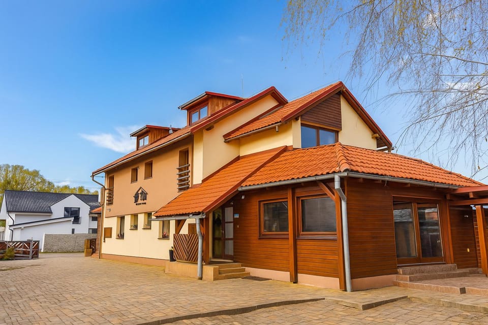 Property building, Neighbourhood