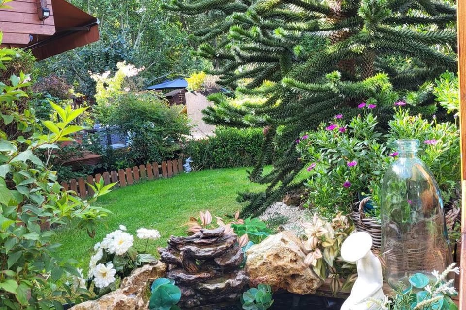 Dans un parc privatif arboré Chalet in Île-de-France