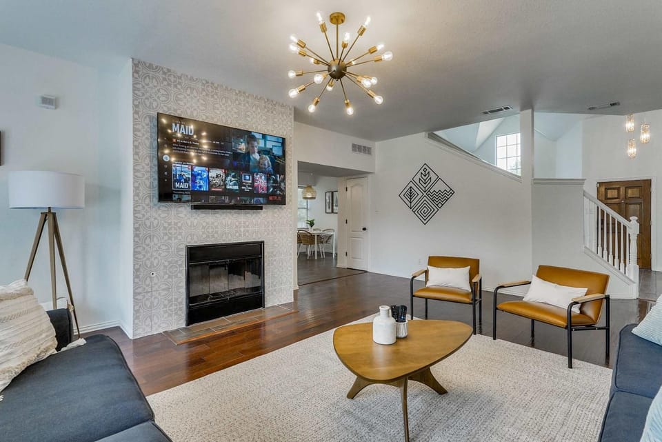 6BR 3,5BA Home Pool, Hot Tub, Game Room -16 Guests House in Garland