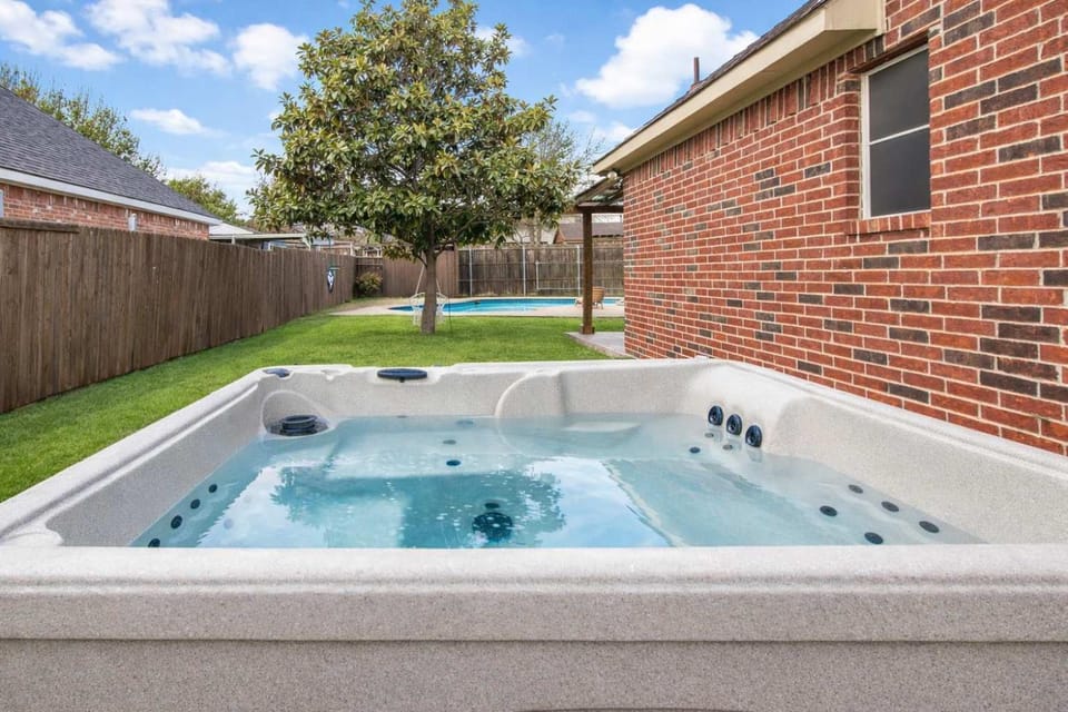 6BR 3,5BA Home Pool, Hot Tub, Game Room -16 Guests House in Garland