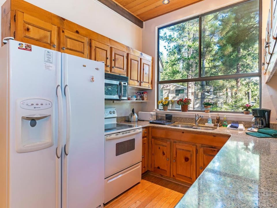 223 Forest Pines short walk to bike path and the Hyatt Casino House in Incline Village