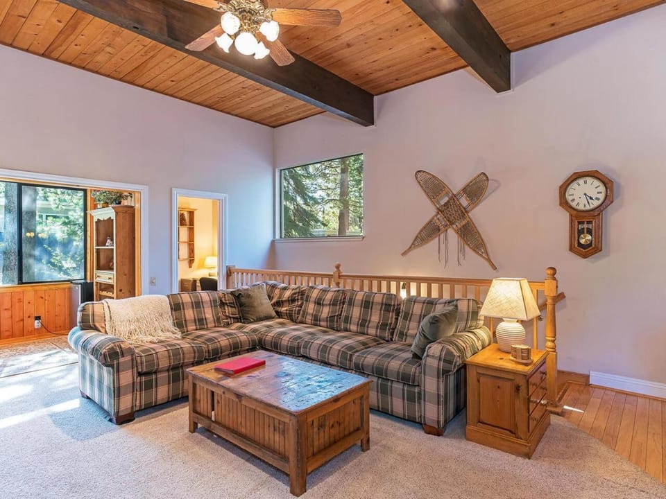 223 Forest Pines short walk to bike path and the Hyatt Casino House in Incline Village