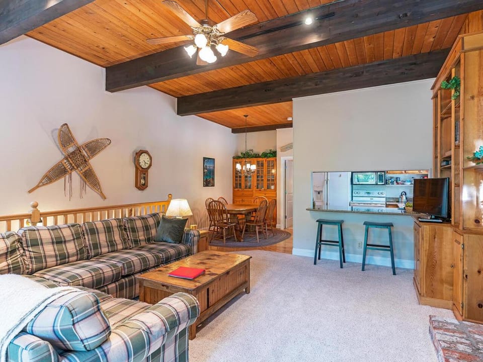 223 Forest Pines short walk to bike path and the Hyatt Casino House in Incline Village