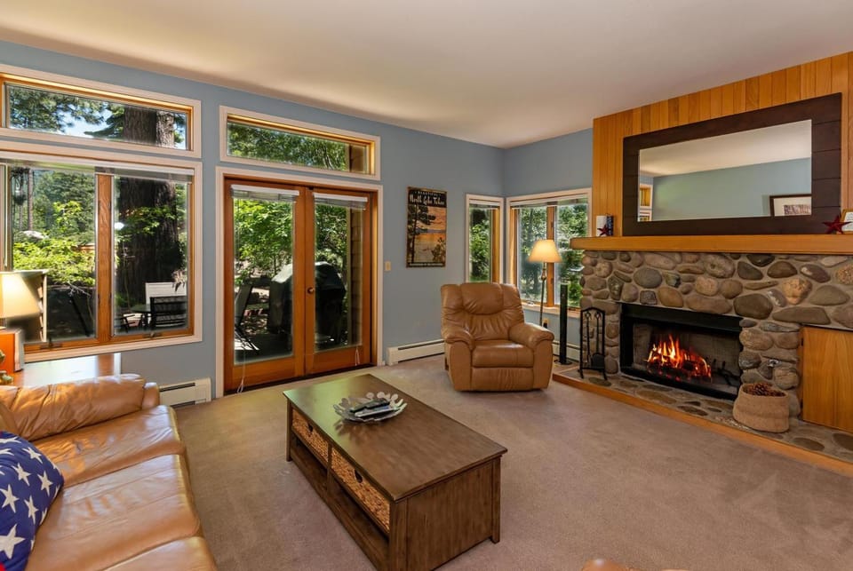 226 McCloud great location House in Incline Village
