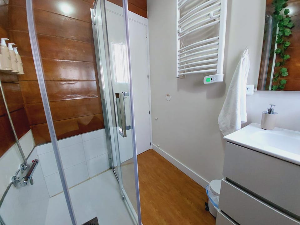 Shower, Bathroom