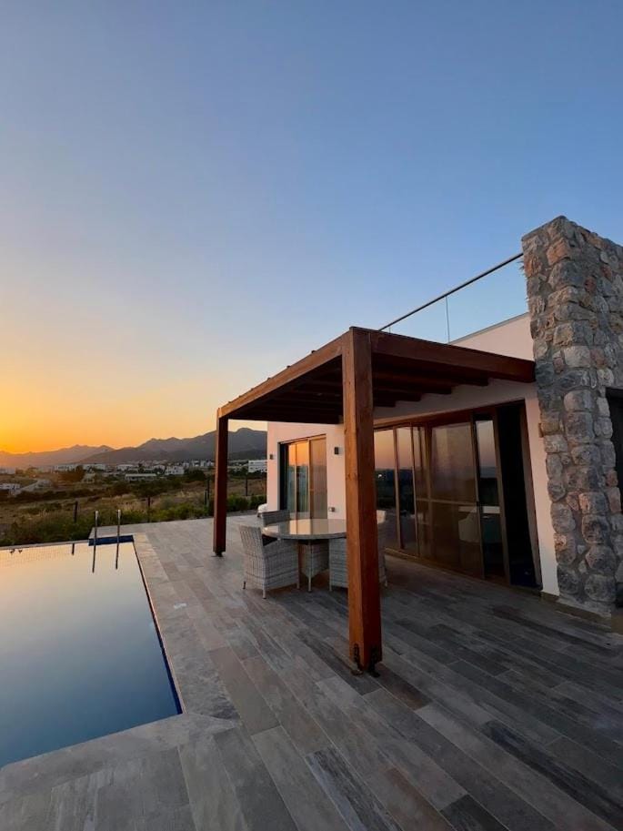 Property building, Natural landscape, Mountain view, Pool view, Swimming pool, Sunrise