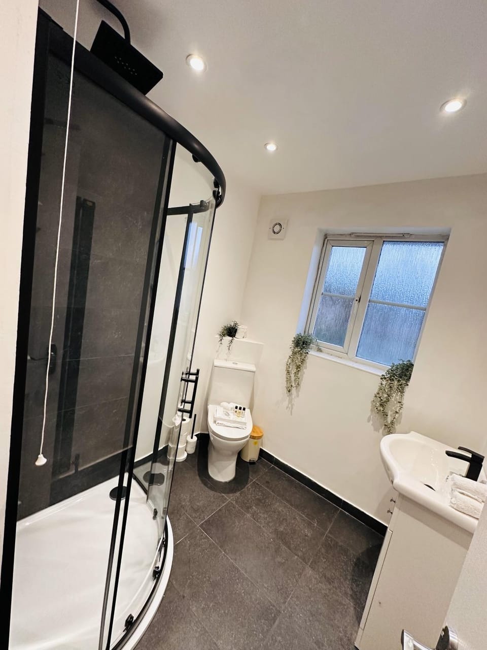 Private Room in a Newly renovated House with its own Kitchenette and Lounge in Birmingham - Quinton R2 Bed and Breakfast in Birmingham