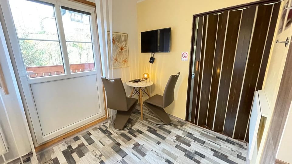 TV and multimedia, Seating area