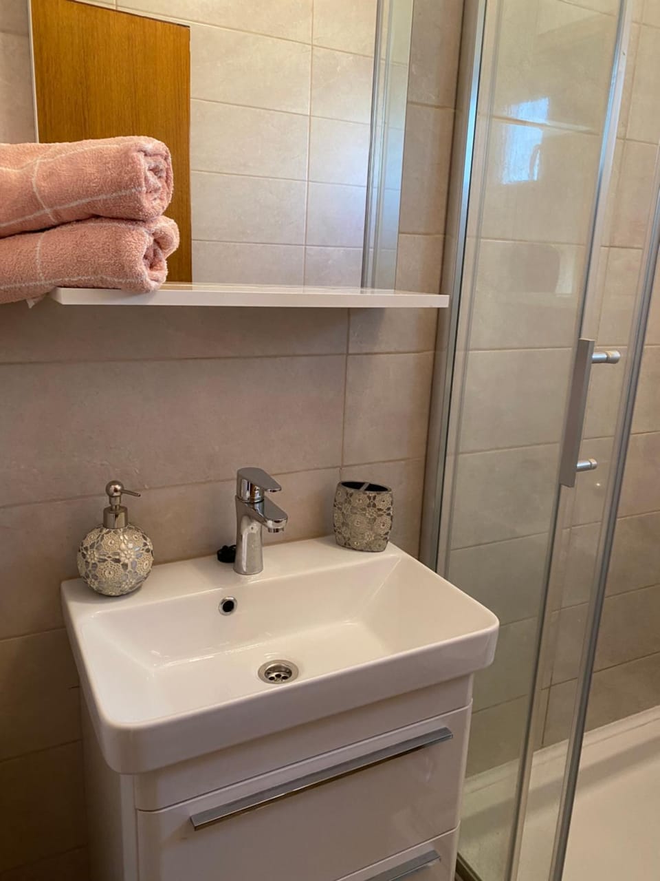 Shower, Bathroom, towels