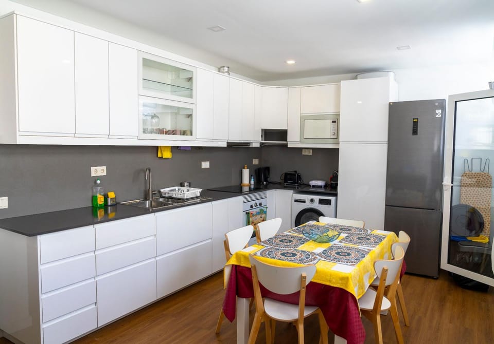 Kitchen or kitchenette, Dining area, dishwasher, oven, stove