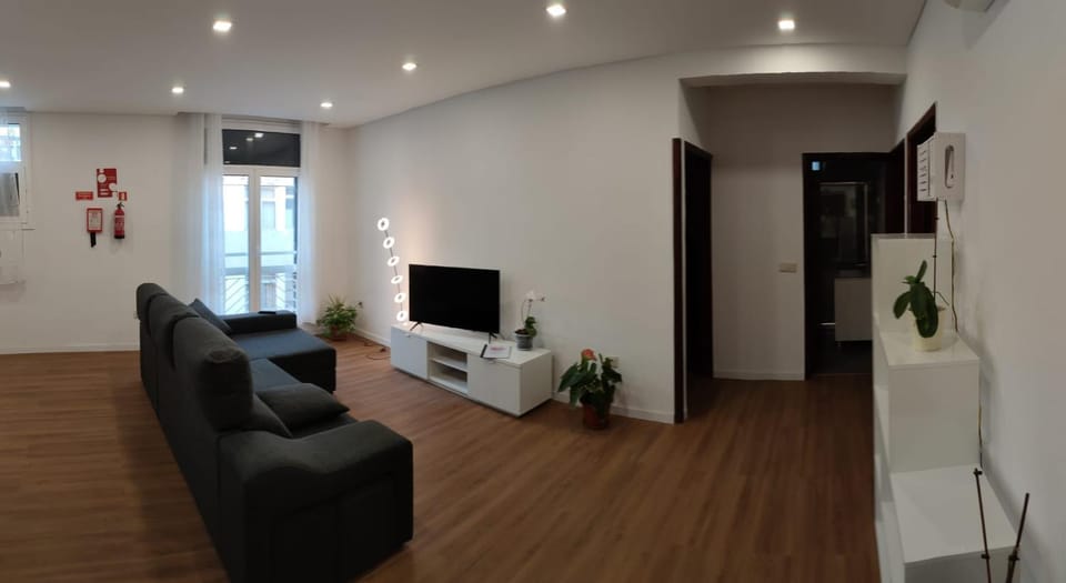 Communal lounge/ TV room, TV and multimedia, Living room, Seating area, Evening entertainment