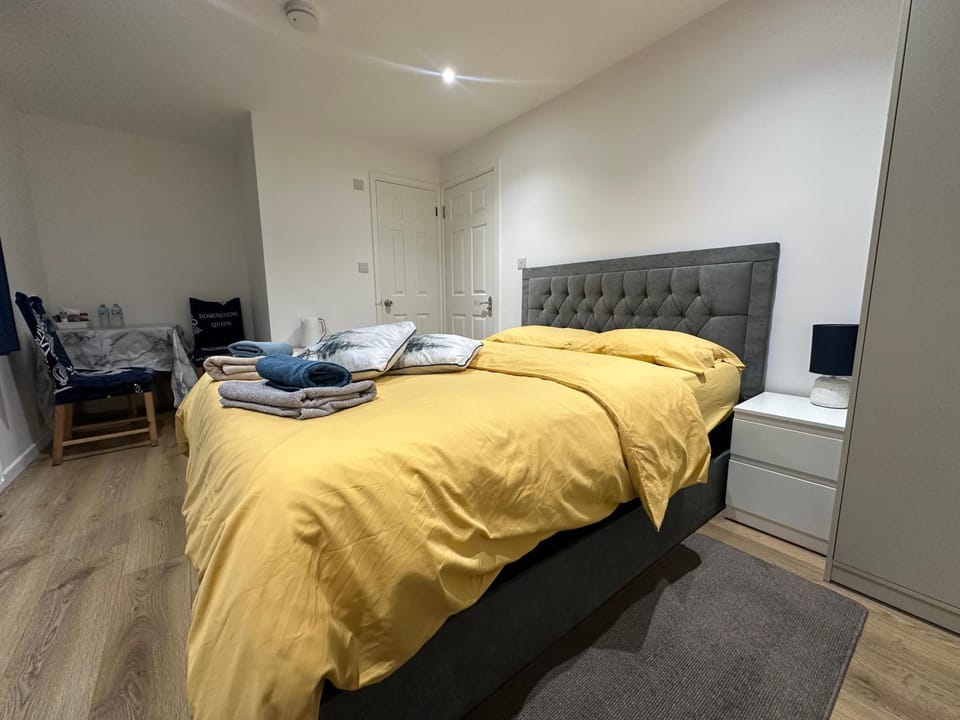 L-Houses Vacation rental in Barking