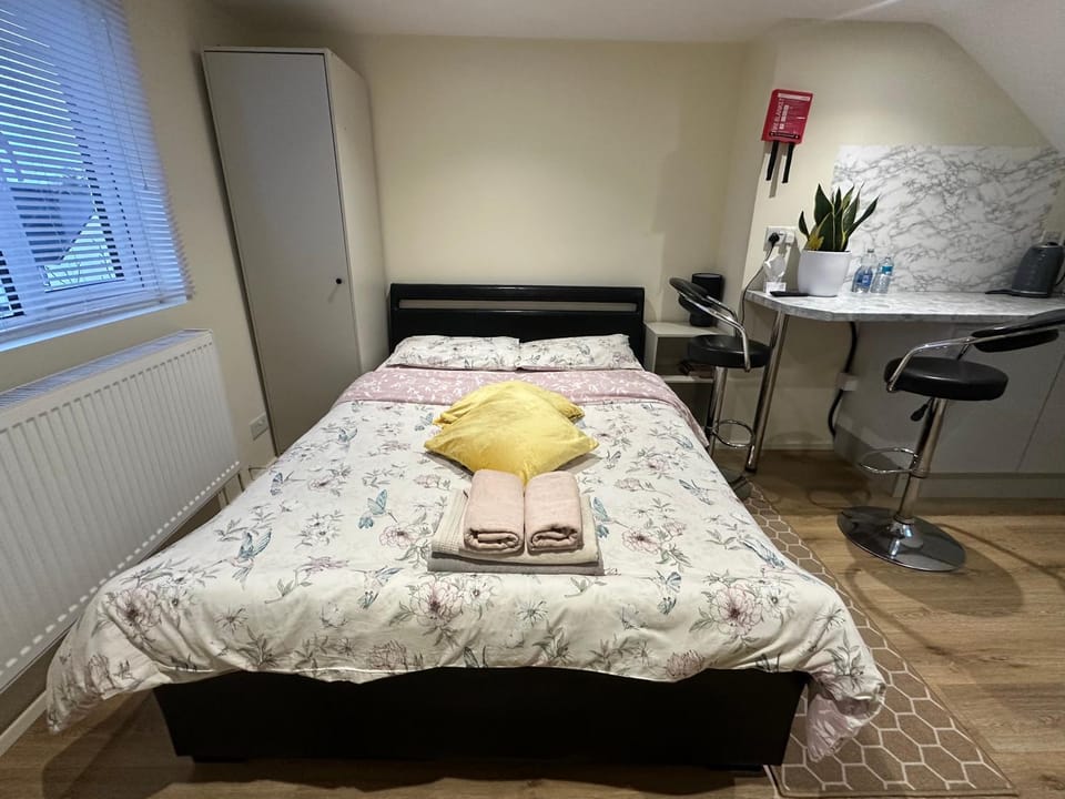 L-Houses Vacation rental in Barking