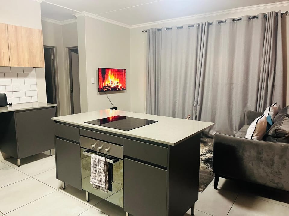 Spacious 2 Bedroom Apartment in Midrand, Waterfall City - Business and Family friendly - 12 Elizabeth Place Apartment in Sandton