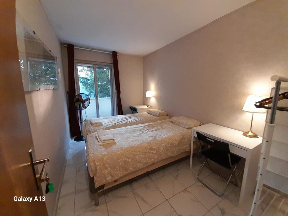 Sci LS Apartment in Île-de-France