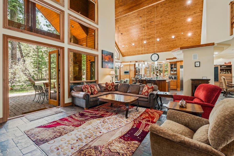 Spectacular low elevation home at its finest! House in Incline Village