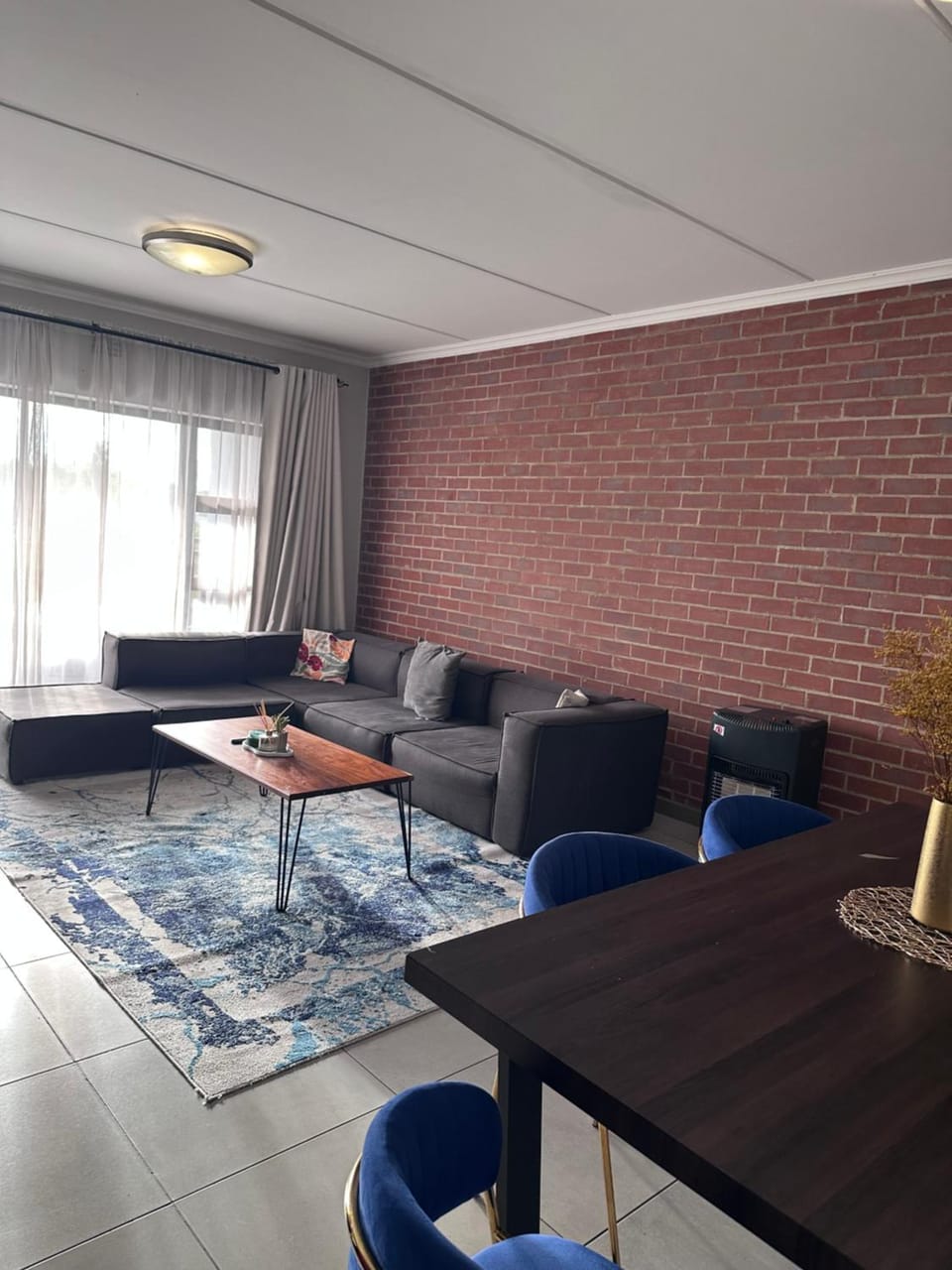 Large 3 Bedroom Apartment in Midrand, Waterfall City - More space than a hotel room - Ideal for families, groups and work trips - 15 Elizabeth Place Apartment in Sandton