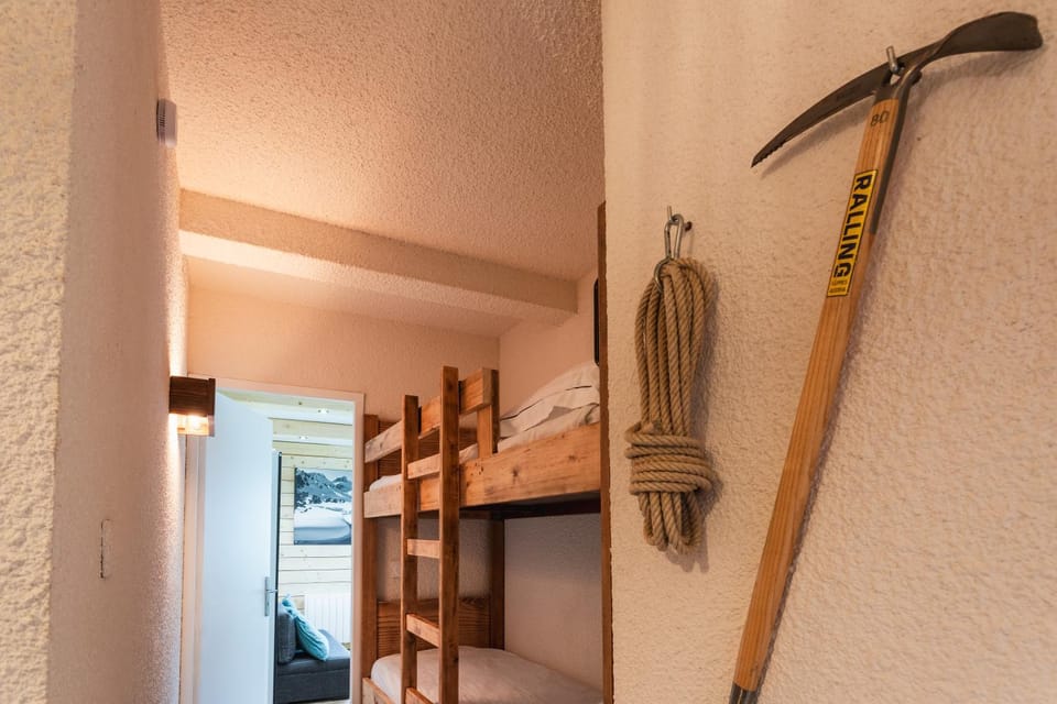 Bed, bunk bed