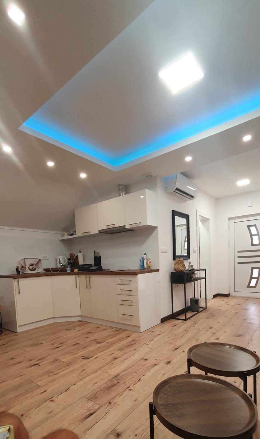 Kitchen or kitchenette, Living room, Seating area, stove