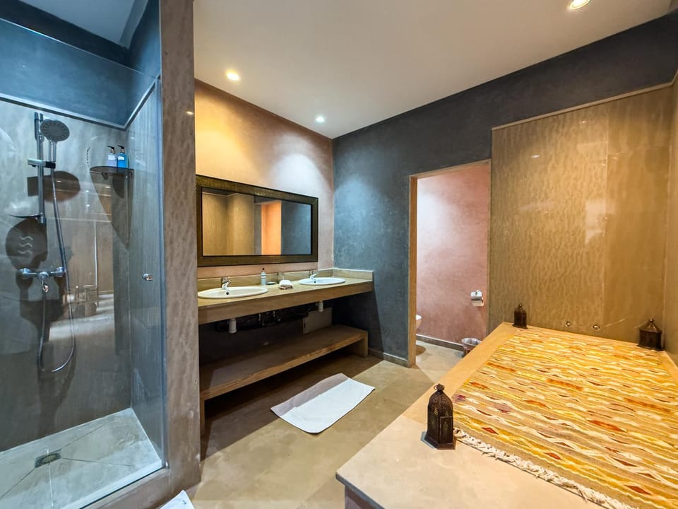 Shower, Bathroom, towels