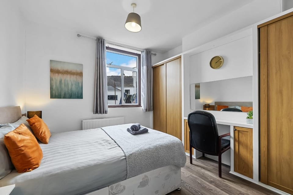 4 Bed Park View House-Free Parking - Sleep 8 House in Plymouth