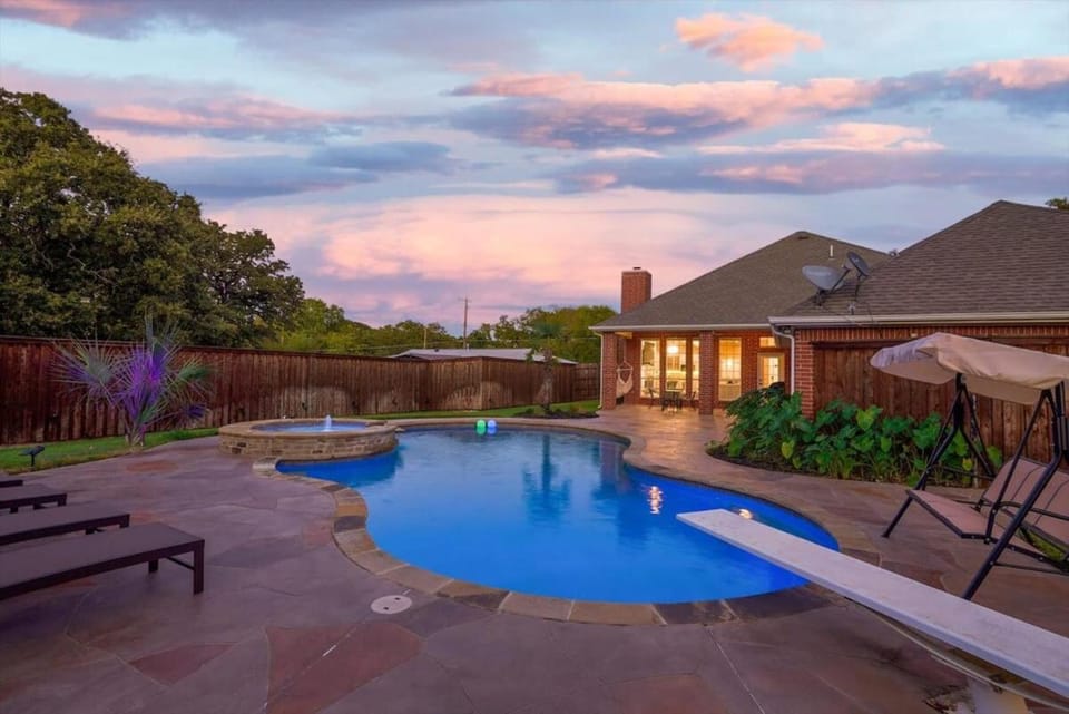 Property building, Patio, Day, Natural landscape, Garden, Garden view, Pool view, Swimming pool, sunbed
