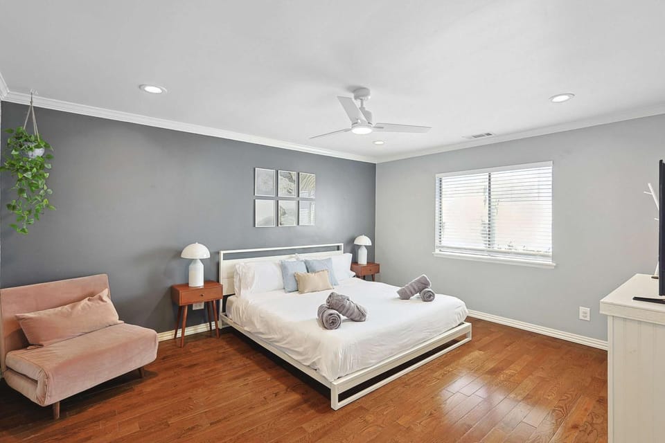 4BR 2BA Home - Hot Tub, Grill & Playground House in Plano