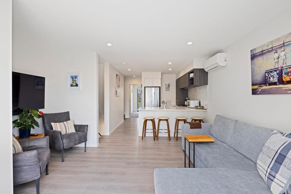 TV and multimedia, Kitchen or kitchenette, Living room