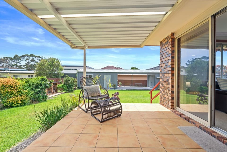 Ocean Breeze Vincentia by Book Jervis Bay House in Vincentia
