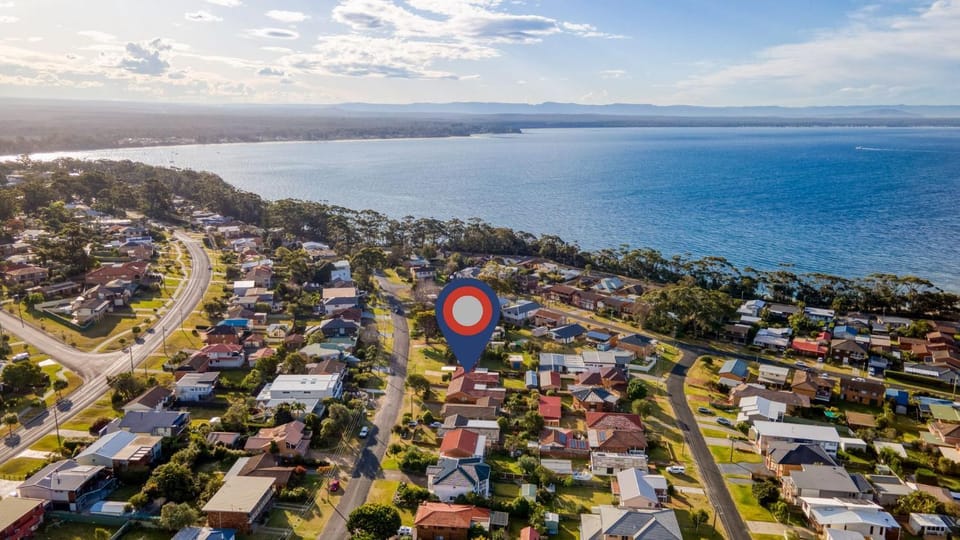 Ocean Breeze Vincentia by Book Jervis Bay House in Vincentia