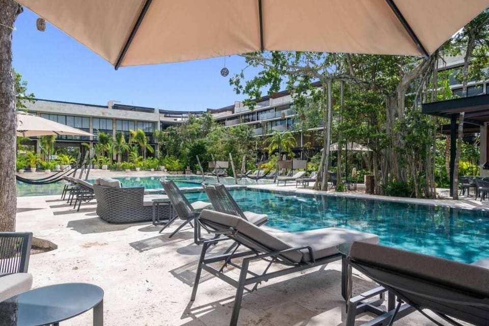 Swimming pool, Swimming pool