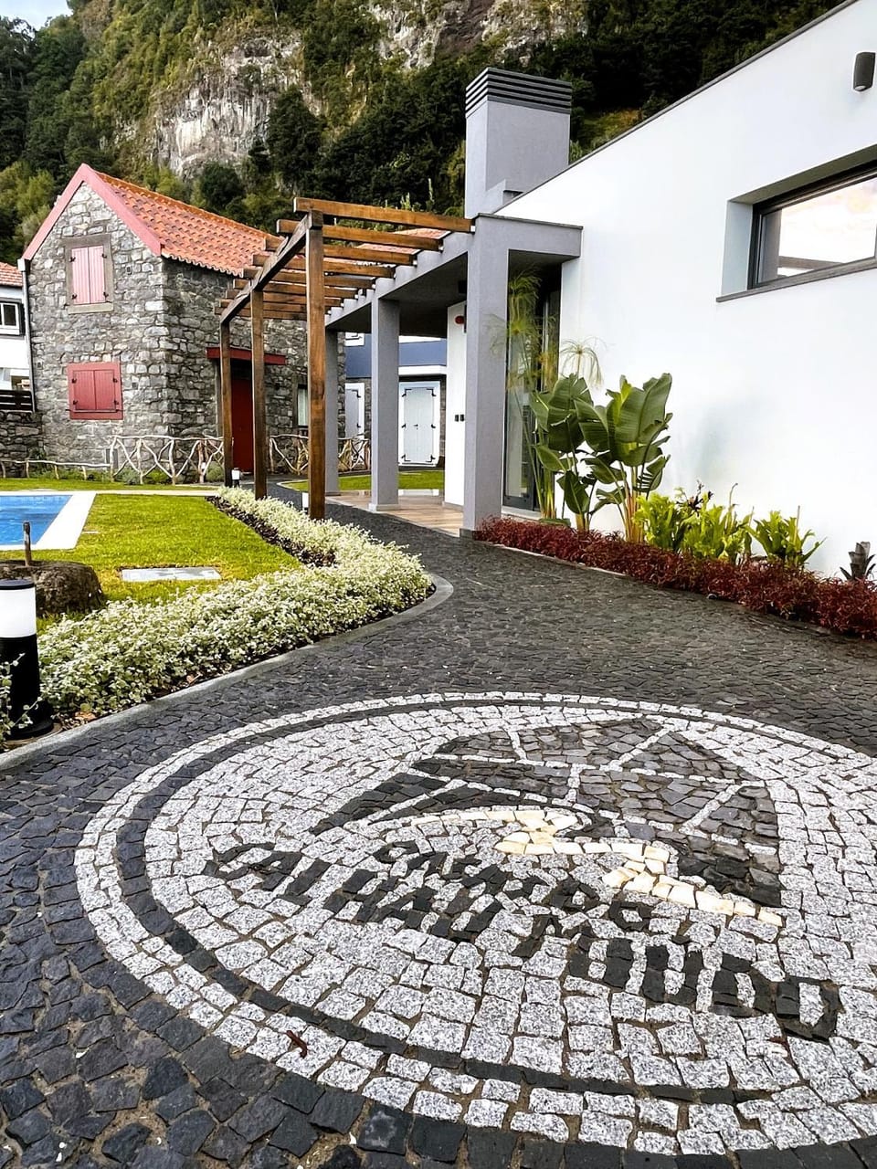 Property building, Garden, Garden view, Mountain view