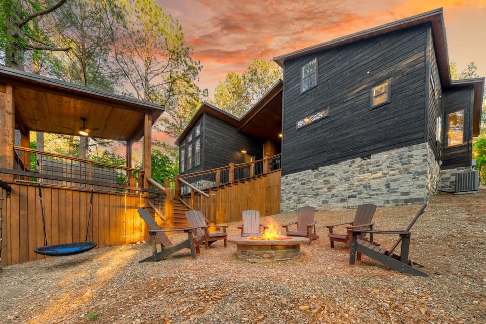 New HGTV Cabin: Hot Tub BBQ Firepit Sleeps 10 Cabin in Oklahoma