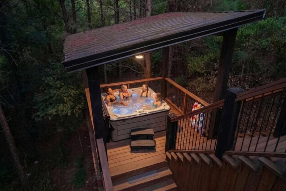 New Cabin w Hot Tub + Views Sleeps 12 Cabin in Oklahoma