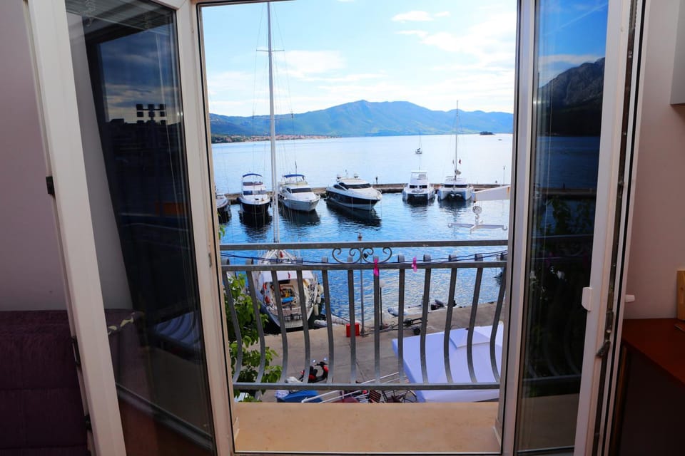 View (from property/room), Sea view, Street view