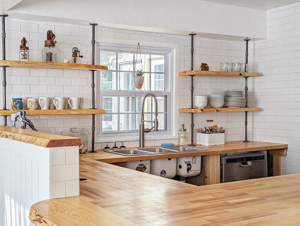 Kitchen or kitchenette, Dining area, pet friendly, stove