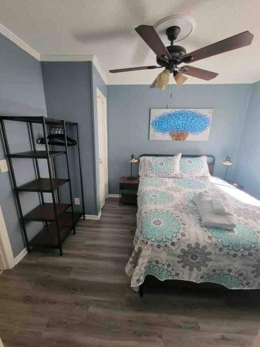 2026 Renovated 2-bdrm cozy, lovely condo with parking! Apartment in Hilton Head Island