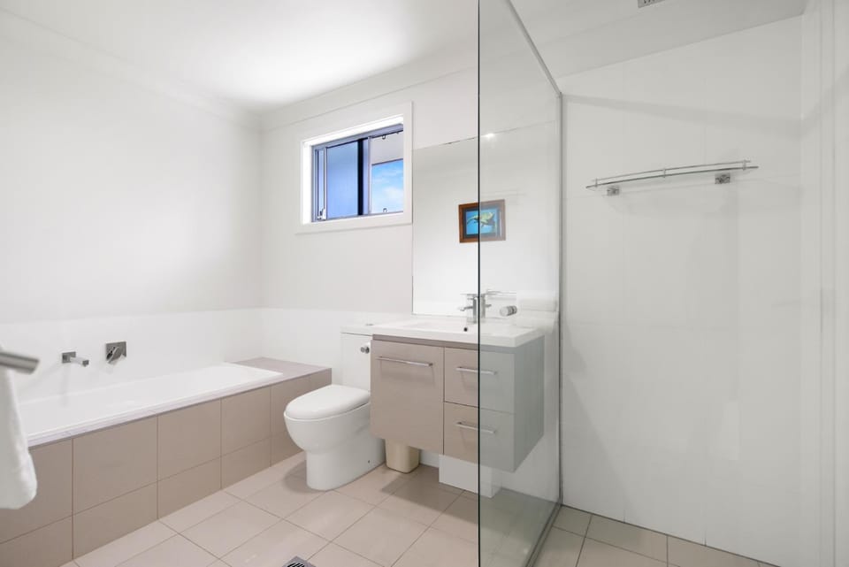 Bathroom, Kitchen or kitchenette, Lounge or bar, Bedroom