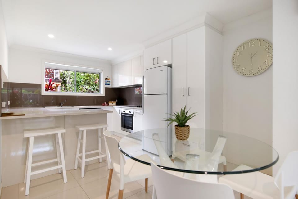 Kitchen or kitchenette, Lounge or bar