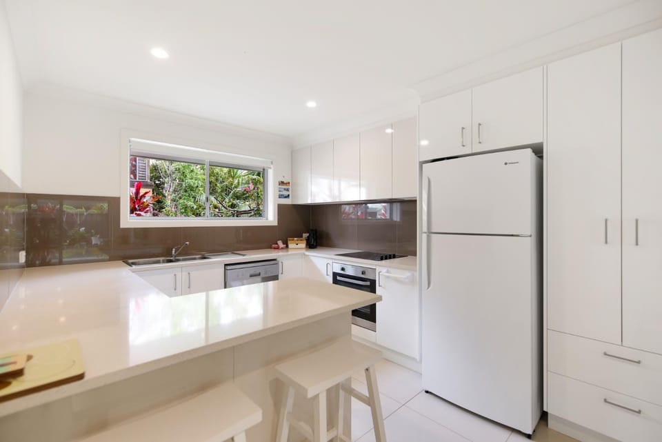 Kitchen or kitchenette, Lounge or bar