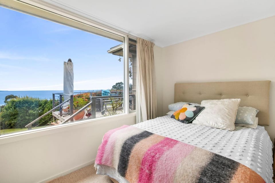 Sunrise House in Lorne