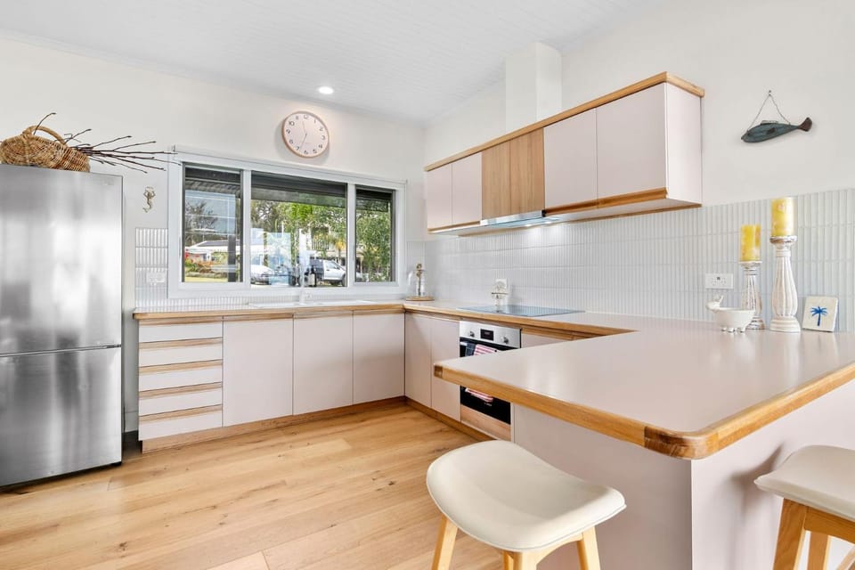 Sunrise House in Lorne