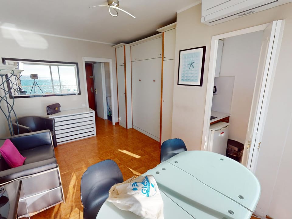 Studio climatisé avec terrasse face mer, Wifi inclus - FR-1-196-346 Apartment in Menton