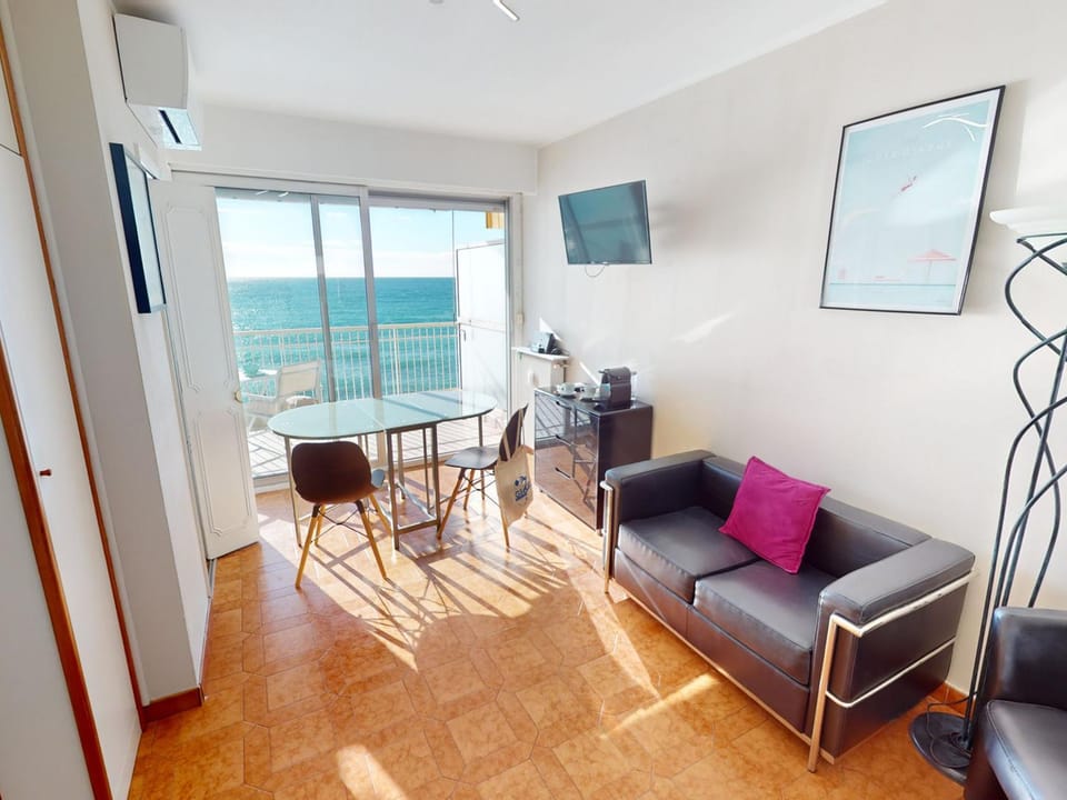 Studio climatisé avec terrasse face mer, Wifi inclus - FR-1-196-346 Apartment in Menton