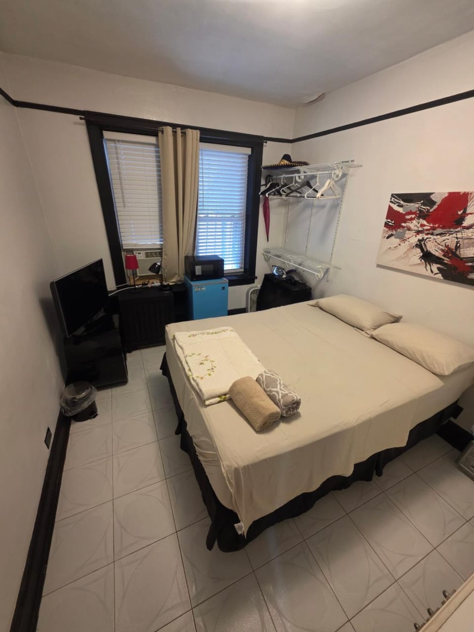 Bed, TV and multimedia, Photo of the whole room, Seating area, Bedroom, towels