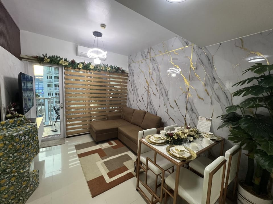 2BR Staycation in front of MOA Near Aiports Entertainment City Ayala Malls Parqal Worldtrade Center PICC Starcity SEA ESCAPE BLISS Apartment hotel in Pasay