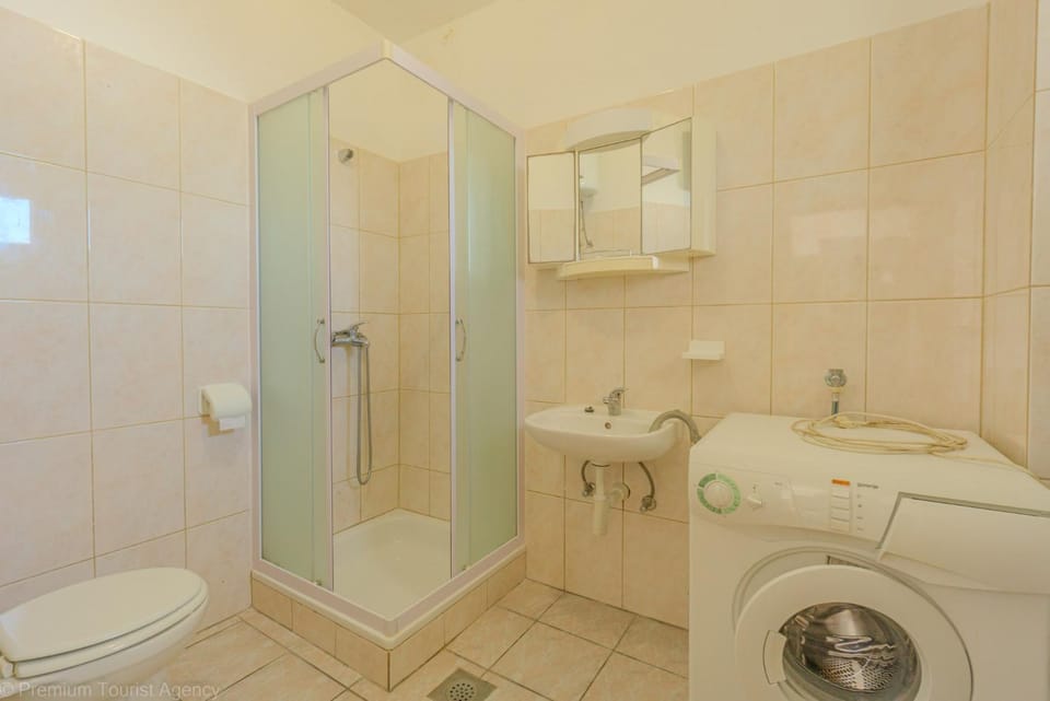 Shower, Bathroom, washing machine