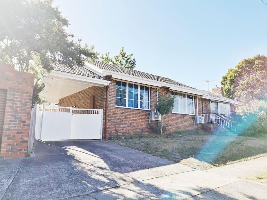Peaceful location 3BR WiFi/Netflix/Kitchen Villa in Melbourne