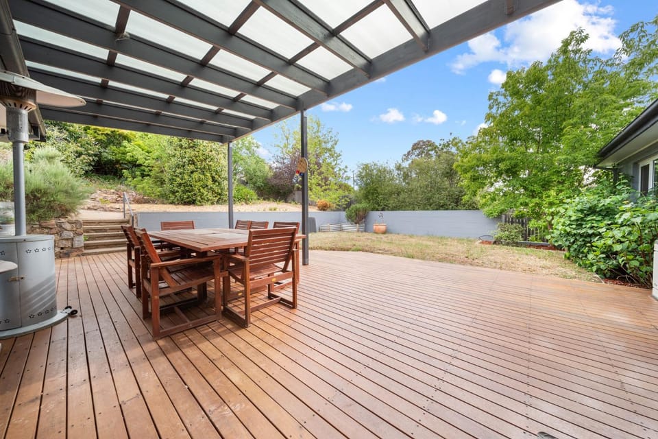4-Bed Family Home with Spacious Backyard and BBQ House in Canberra